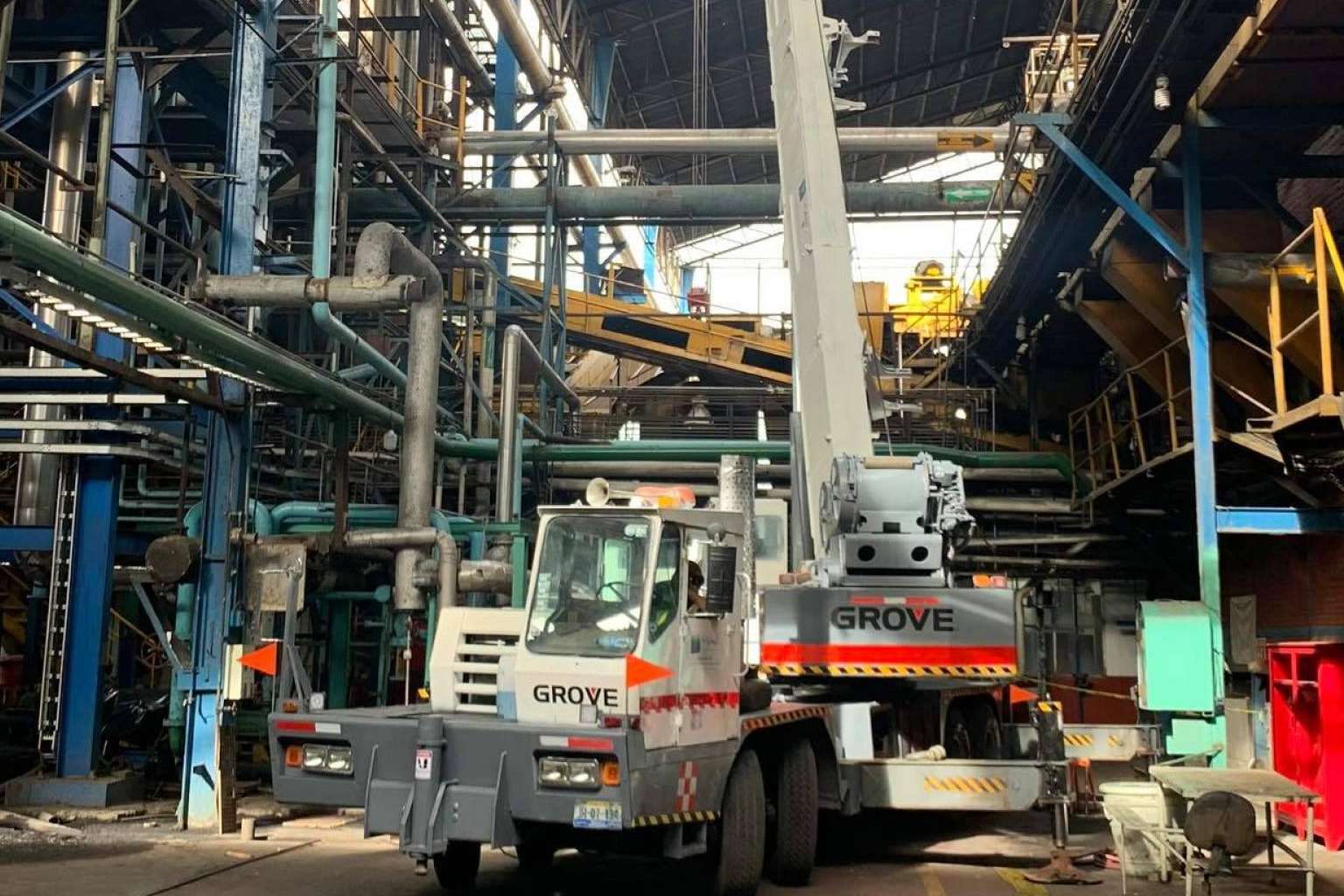 Renta de grúas titán con los servicios de Grúas Industriales MAC