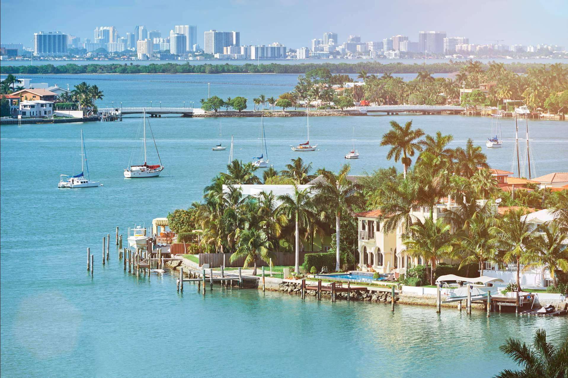 Ocuparse de nuevos desarrollos inmobiliarios residenciales en el sur de la Florida, Mansiones Miami
