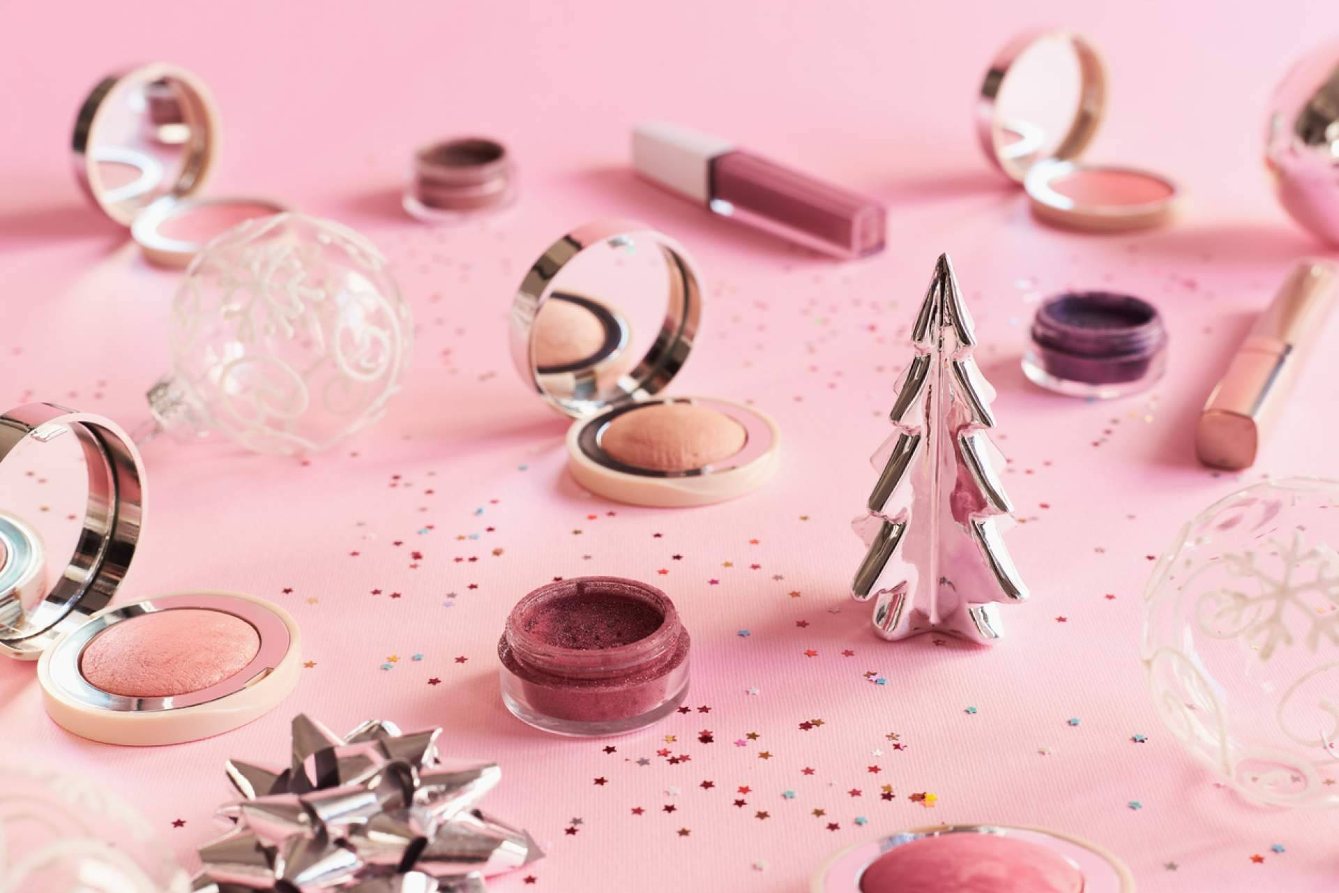 Oriflame refuerza su posición entre las marcas de maquillaje profesional con looks para brillar en diciembre